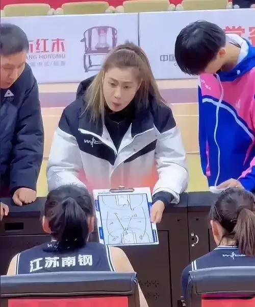 公布女篮国, 国女篮